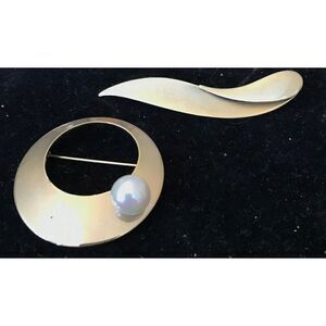 SARAH  COVENTRY Gold Tone Brooch Round With Pearl And Long Lot of 2 Vtg Gifts